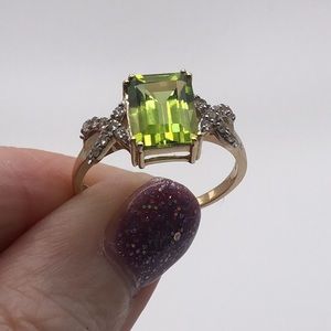 10k Yellow Gold Peridot Diamond Ring